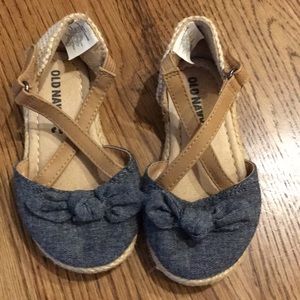 3 For $10 🎉 Old Navy Shoes